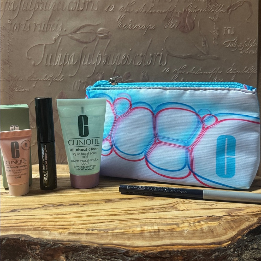 Clinique 5 piece skin care set NEW